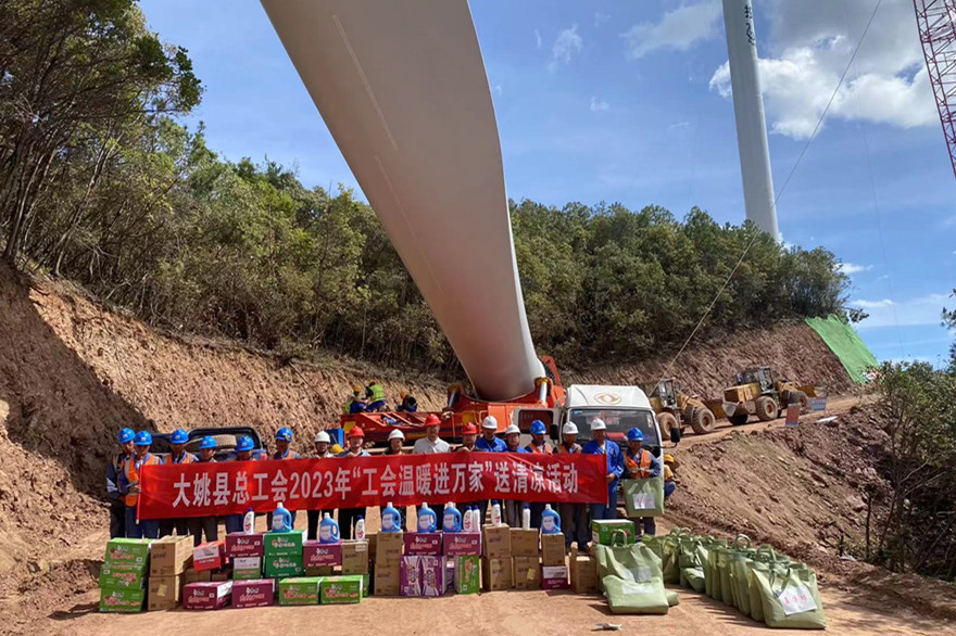 1688449432844228.jpg 總工會(huì)慰問(wèn)1_副本.jpg