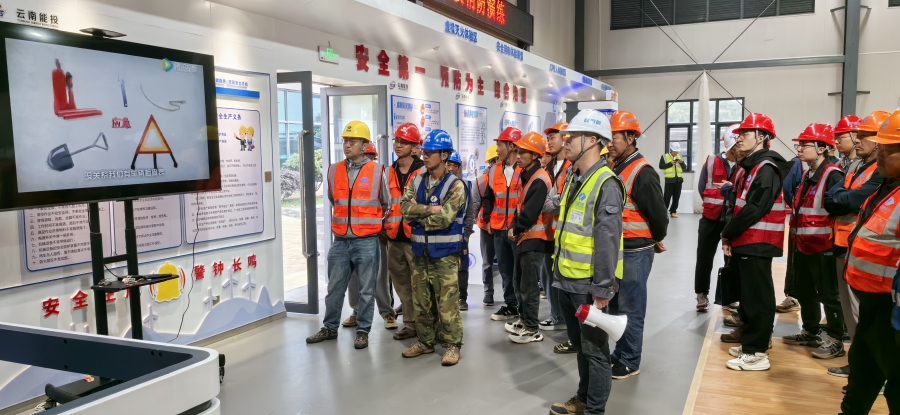 1747642493902803.jpg 各參建人員開(kāi)展安全教育培訓(xùn).jpg