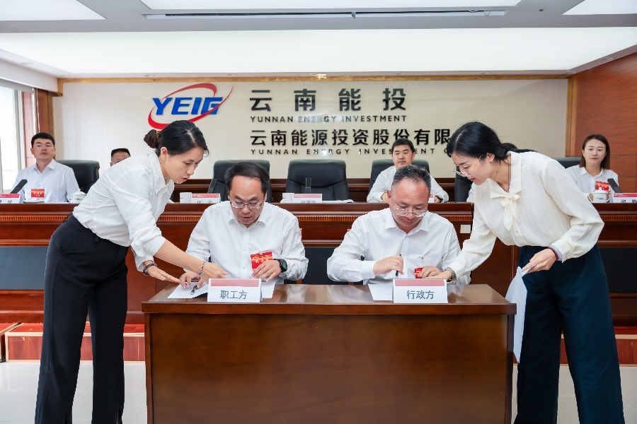 1750405680552073.jpg 簽約現(xiàn)場(chǎng)_副本.jpg