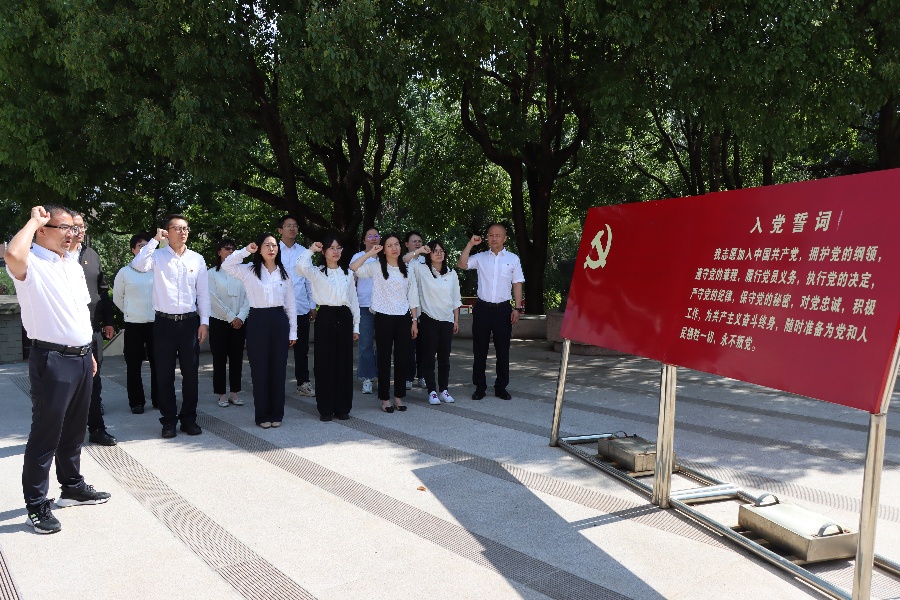 1750670465753345.jpg 重溫入黨誓詞_副本.jpg